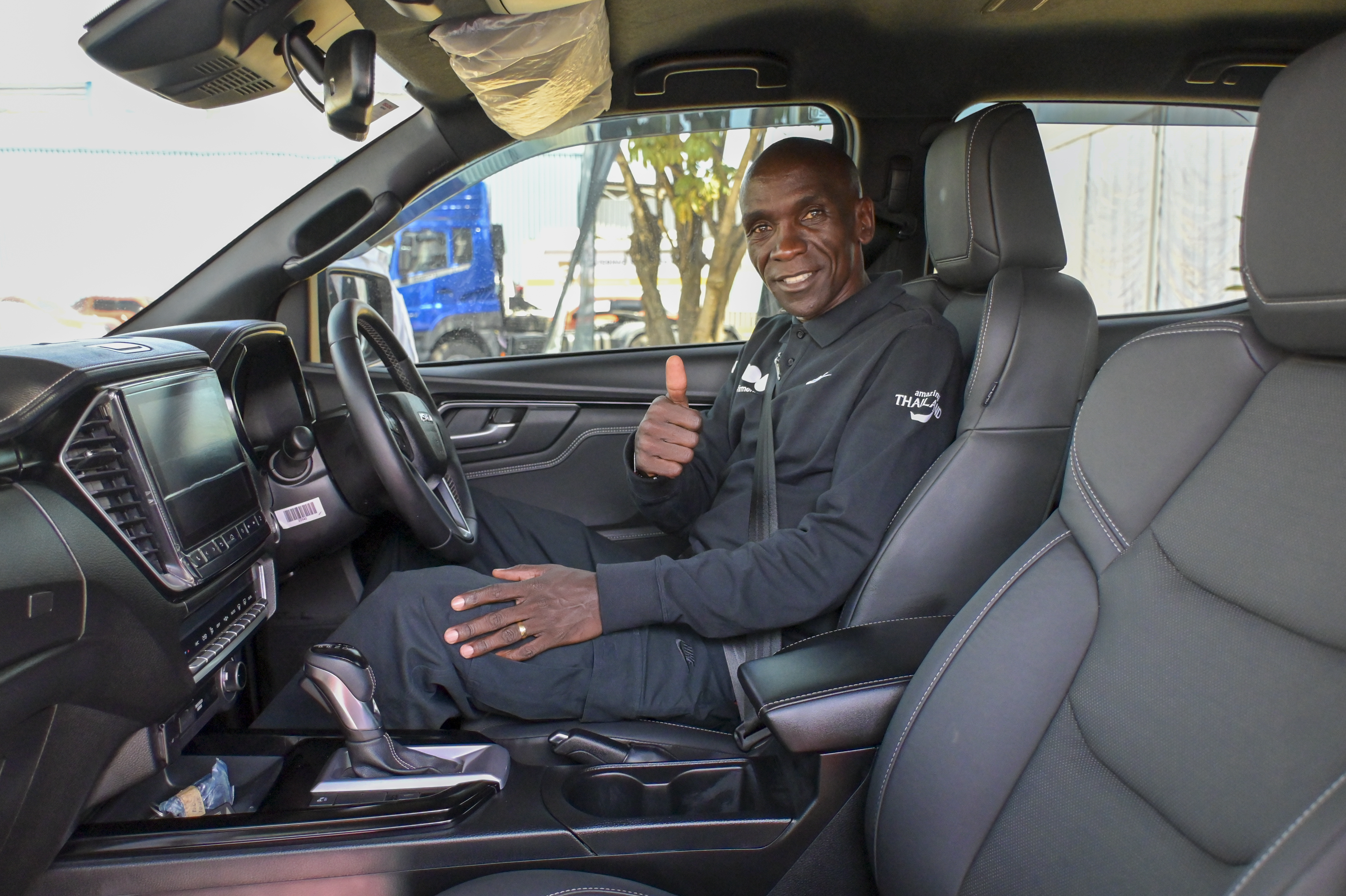 Final Key to 1:59 Castle: Eliud Kipchoge Takes Wheel of Last 'Isuzu Kipchoge D-Max' Pickup in Historic Celebration of Unlimited Potential