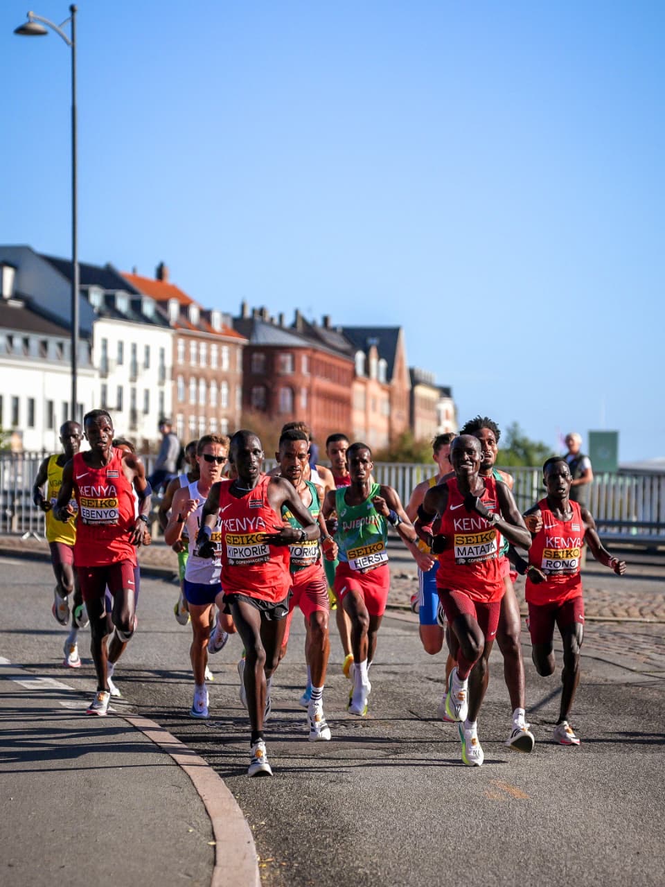 Running World Split Over Dramatic World Championship Finish Between Tactician Almgren and Pace-Setter Kimeli