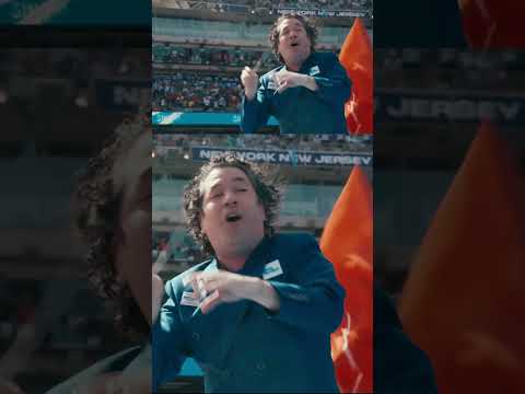 In perfect sync at the Topps Halftime Show 🎺 Gustavo Dudamel, The Muppets and Sesame St